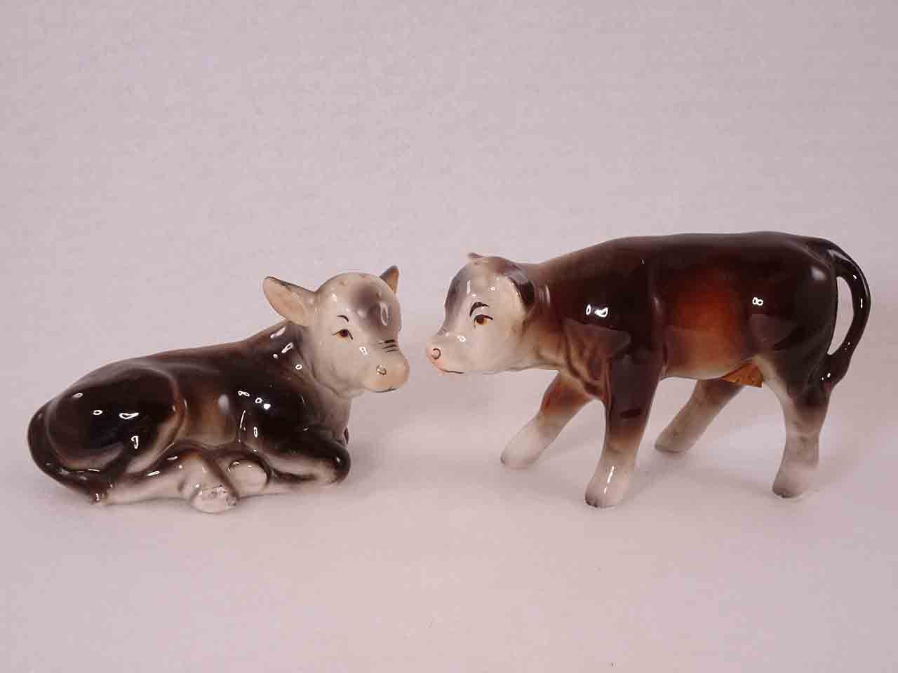 50181 Realistic cows salt and pepper shakers by Victoria Ceramics Japan