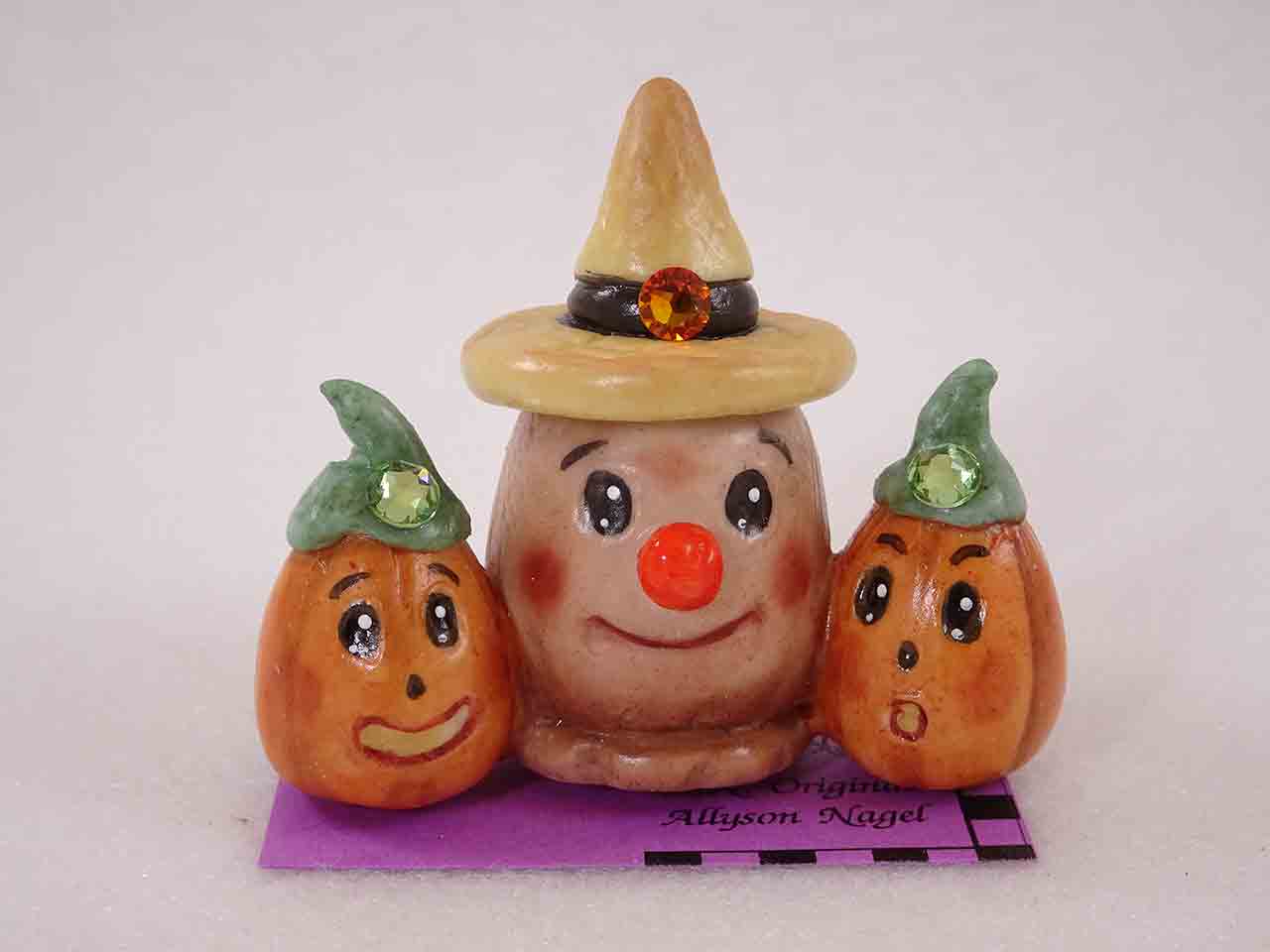 51217 Allyson Nagel miniature one piece holiday salt and pepper shakers - Halloween scarecrow and pumpkins
