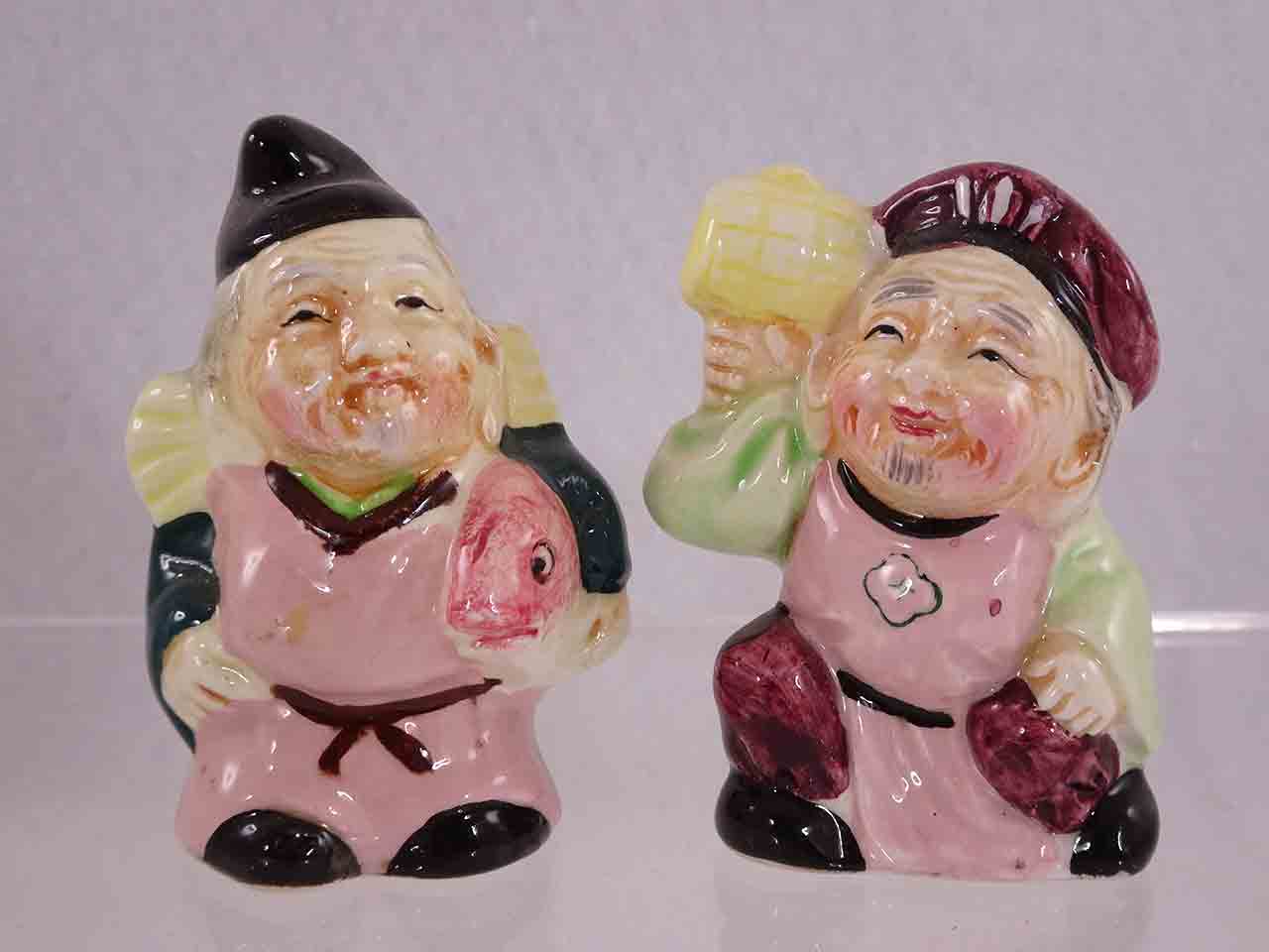 52801 Little Asian people salt and pepper shakers