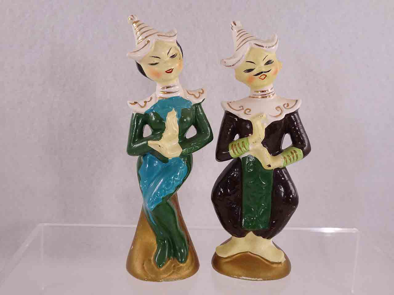 52855 Southeast Asian dancers / royalty salt and pepper shakers