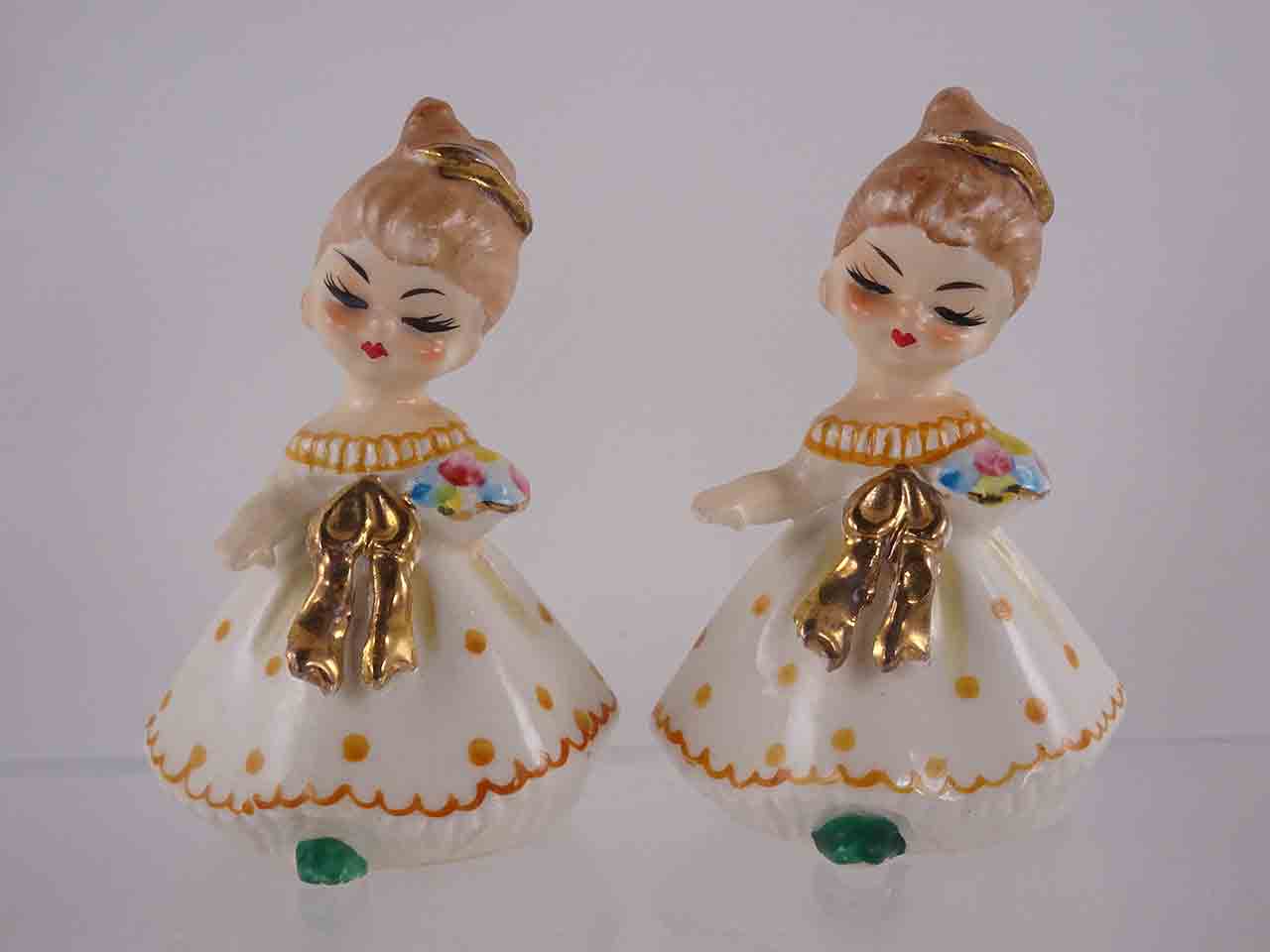 53761 Marilyn-Exclusive CONSCO Japan imports - Girls in fancy dresses - salt and pepper shakers