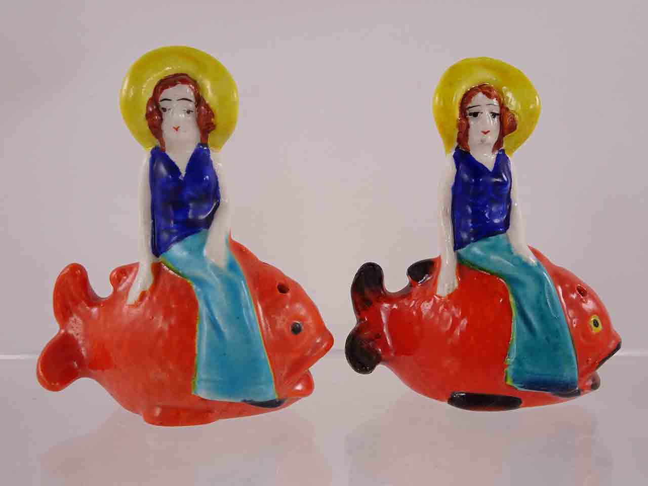 54068 Marutomoware fancy ladies sitting of fish salt and pepper shakers