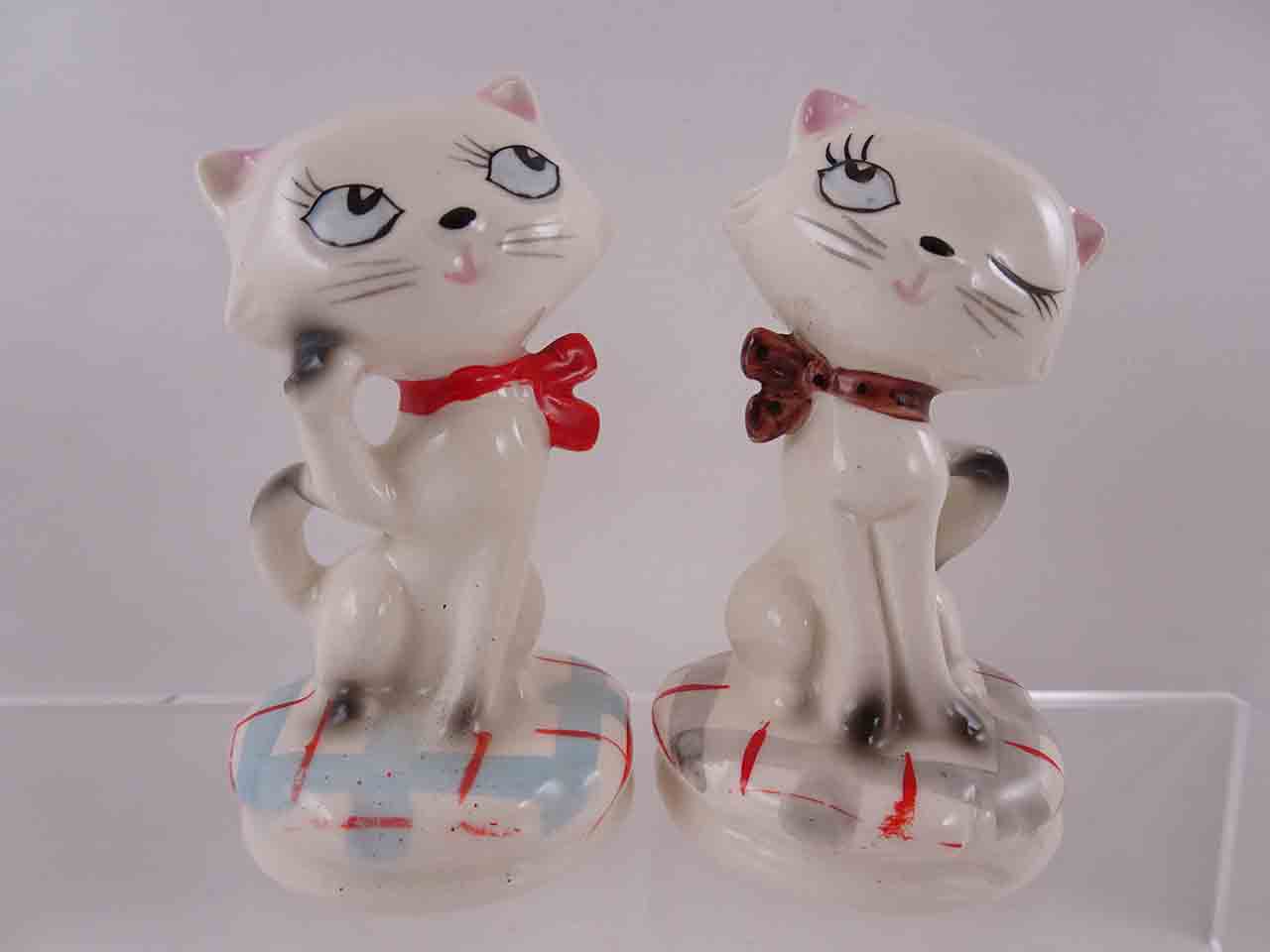 57713 Japan Cats on Pillows and Wearing Ribbons or Bows salt and pepper shakers