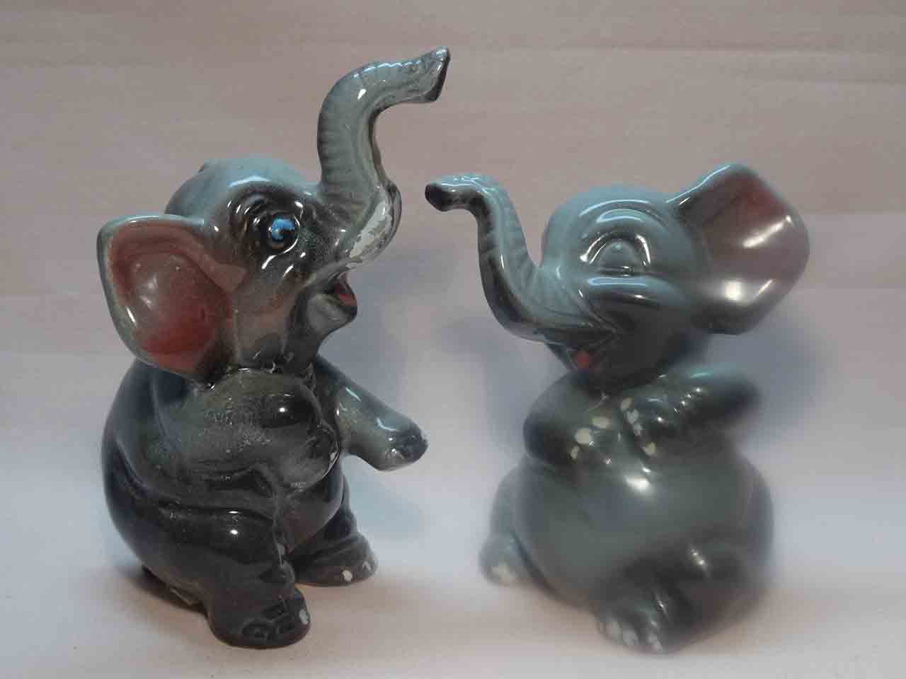 30466 Kreiss animals salt and pepper shakers - elephants