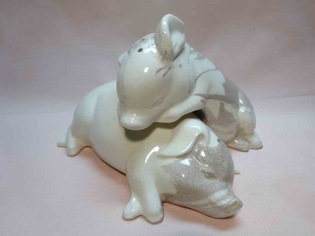 34039 St. Helens Ashware pigs salt and pepper shakers