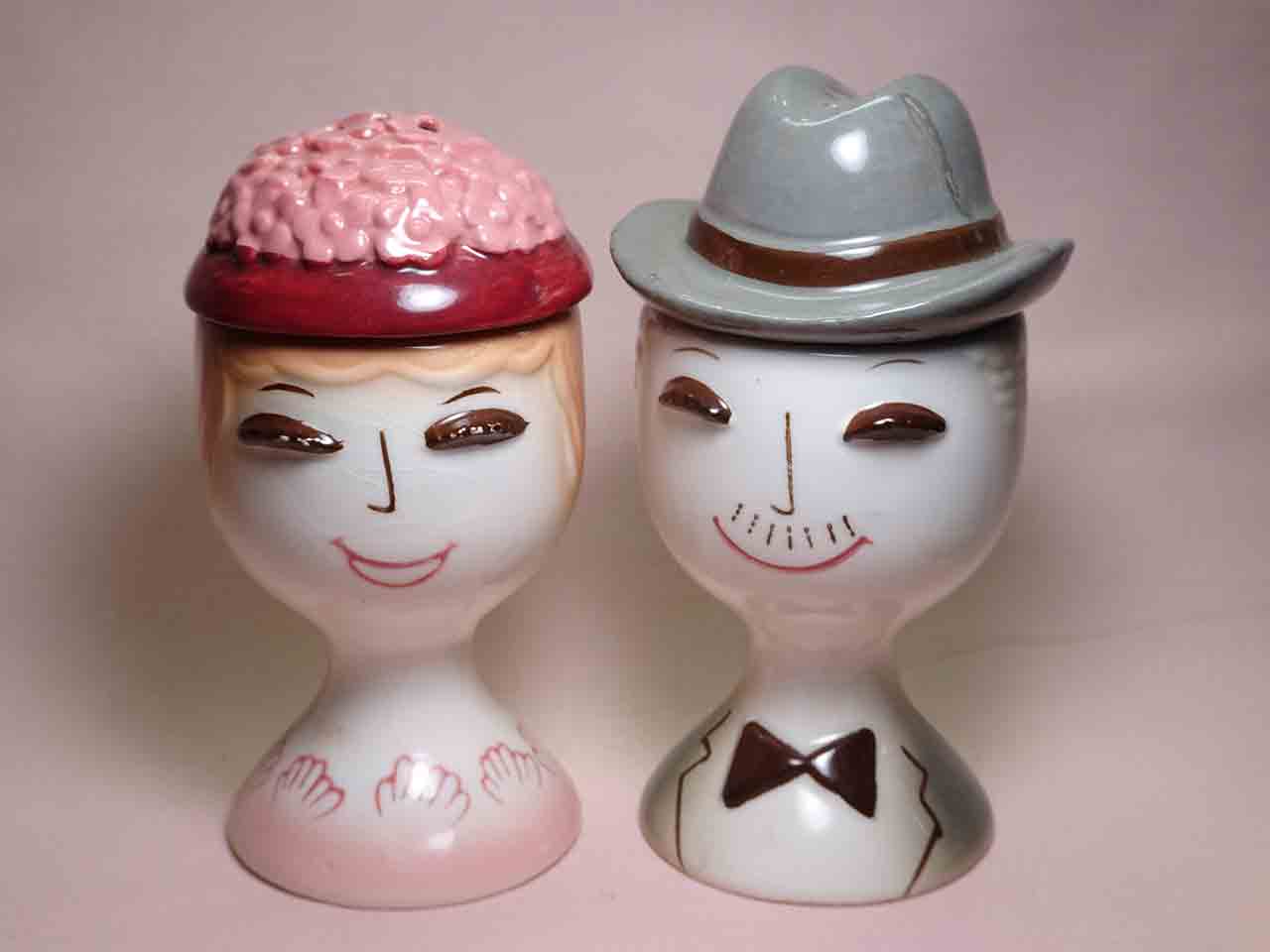 37234 Egg cup people salt and pepper shakers