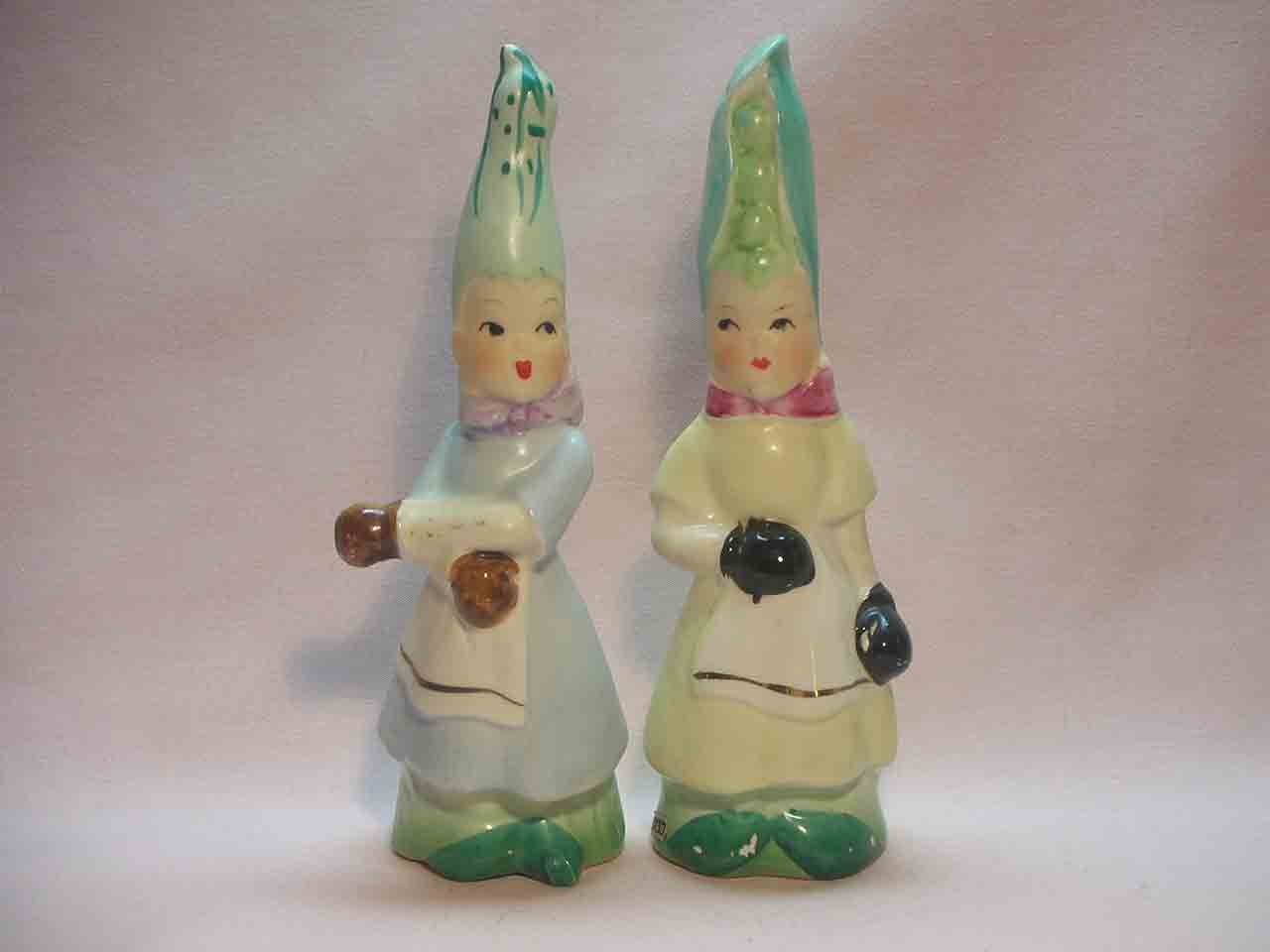 1194 Boxing match - anthropomorphic boxing vegetable girls salt and pepper shakers