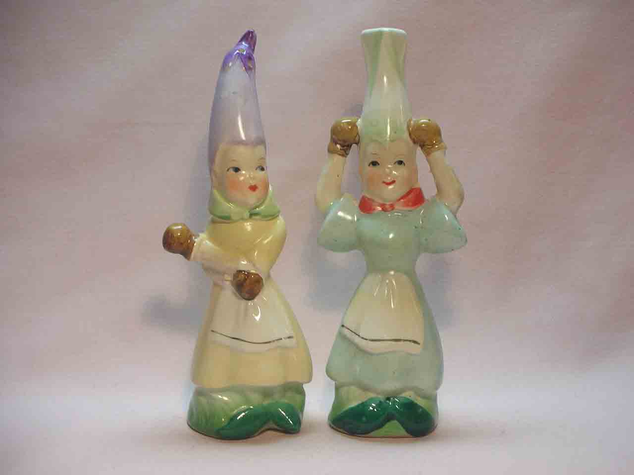 1195 Boxing match - anthropomorphic boxing vegetable girls salt and pepper shakers