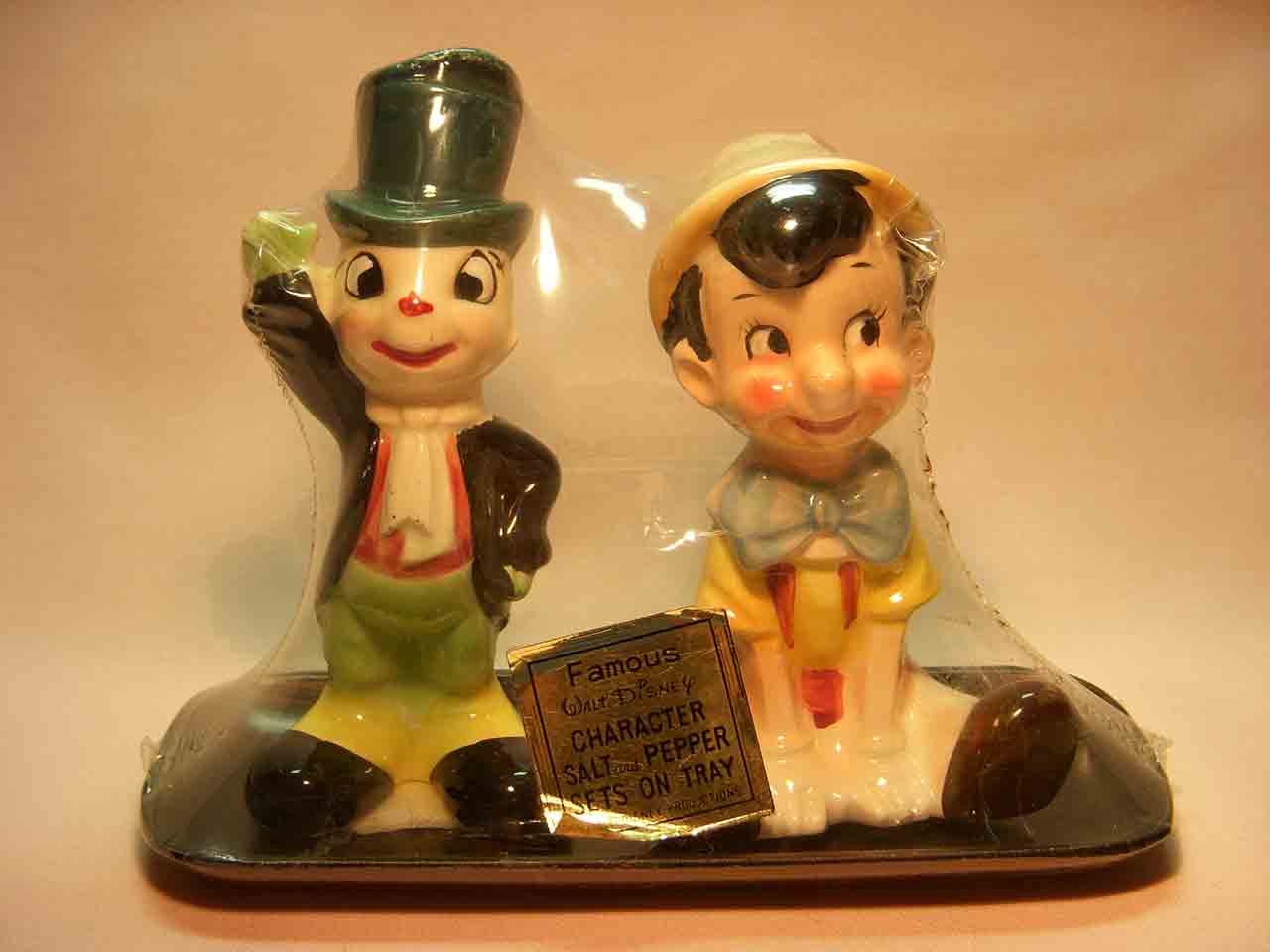 3742 Vintage Enesco series of Walt Disney characters on trays - Pinocchio and Jiminy Cricket