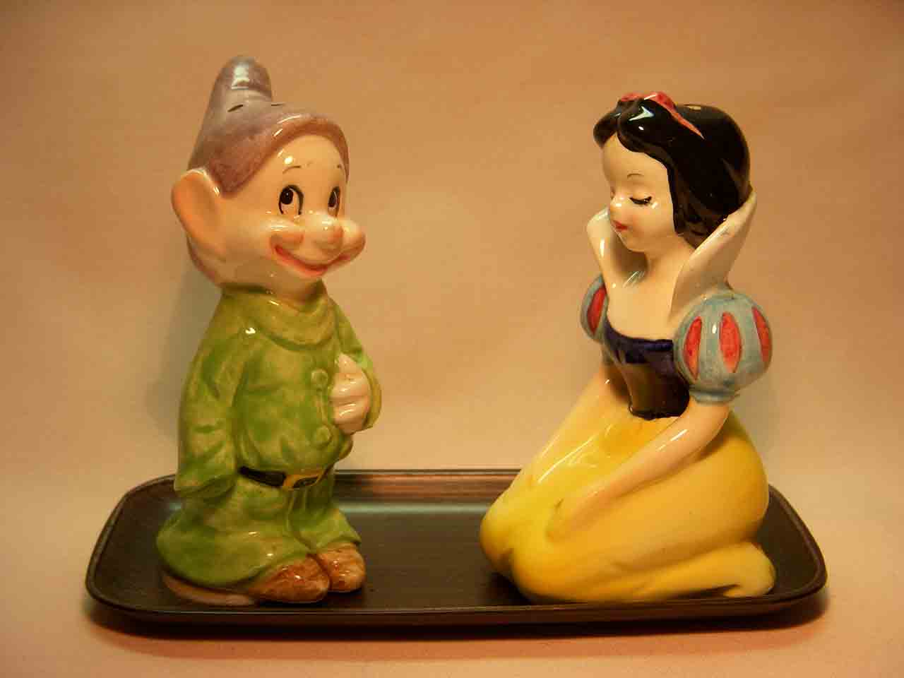 3743 Vintage Enesco series of Walt Disney characters on trays - Snow White and Dopey