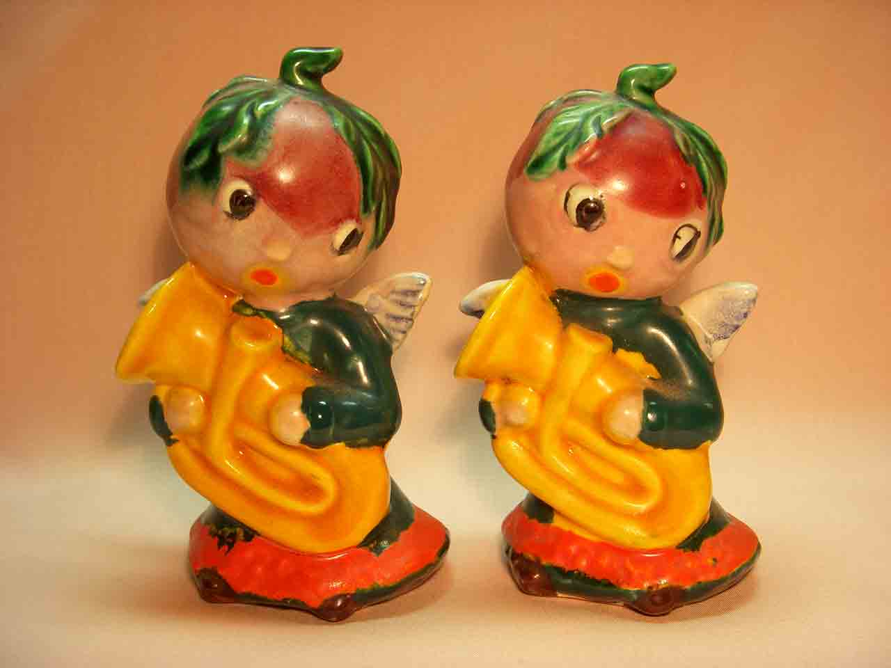 4894 Anthropomorphic beets playing tuba - Heavenly Music series - salt and pepper shakers