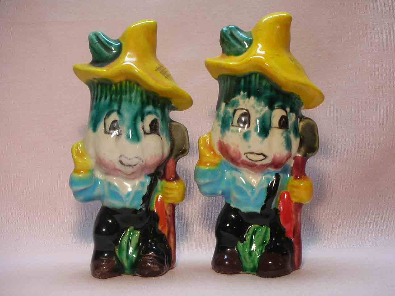 877 Anthropomorphic vegetable farms salt and pepper shakers called "Country Cousins" - Celery