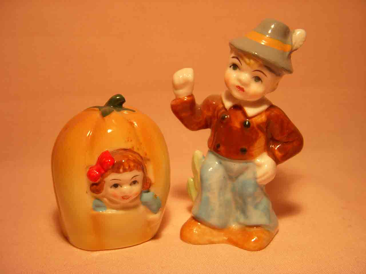 6635 Bone China miniature nursery rhymes salt and pepper shakers - Peter, Peter Pumpkin Eater