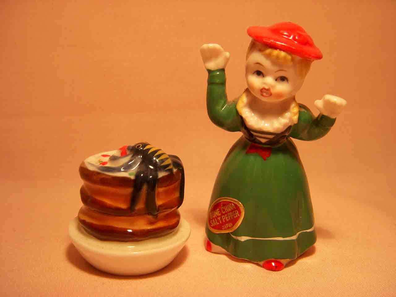 6637 Bone China miniature nursery rhymes salt and pepper shakers - Little Miss Muffett