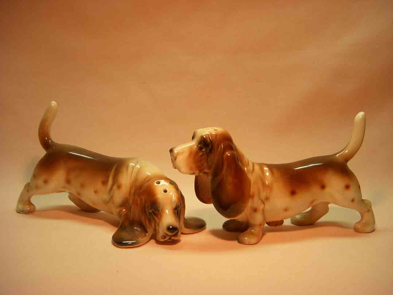 7122 Relco Japan realistic dog breed series of salt and pepper shakers - basset hounds