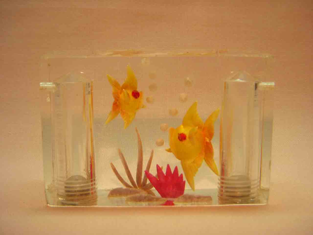 7627 Lucite one piece fish salt and pepper shaker