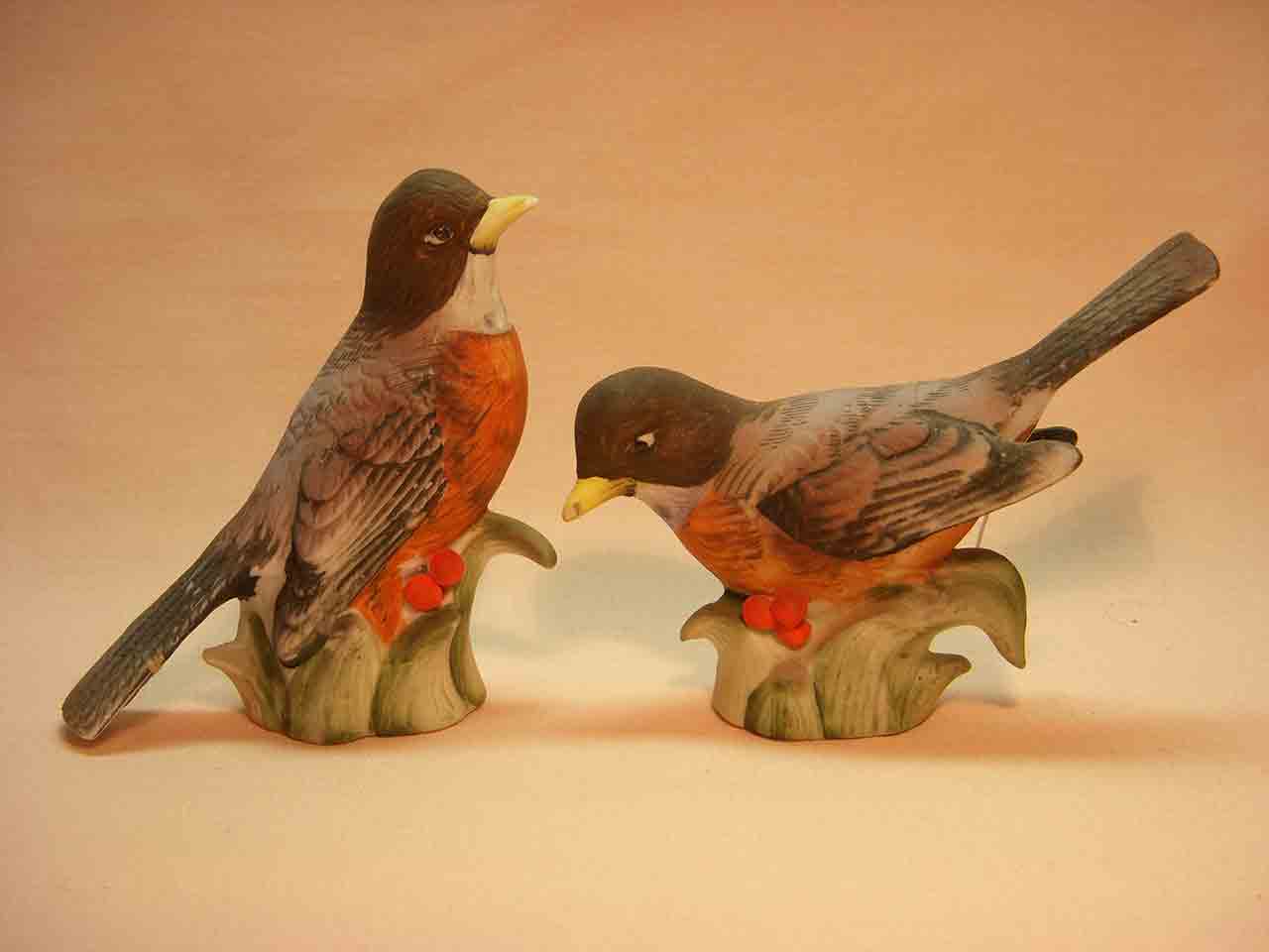 8069 Dull / bisque finished small little realistic birds salt and pepper shakers - robins