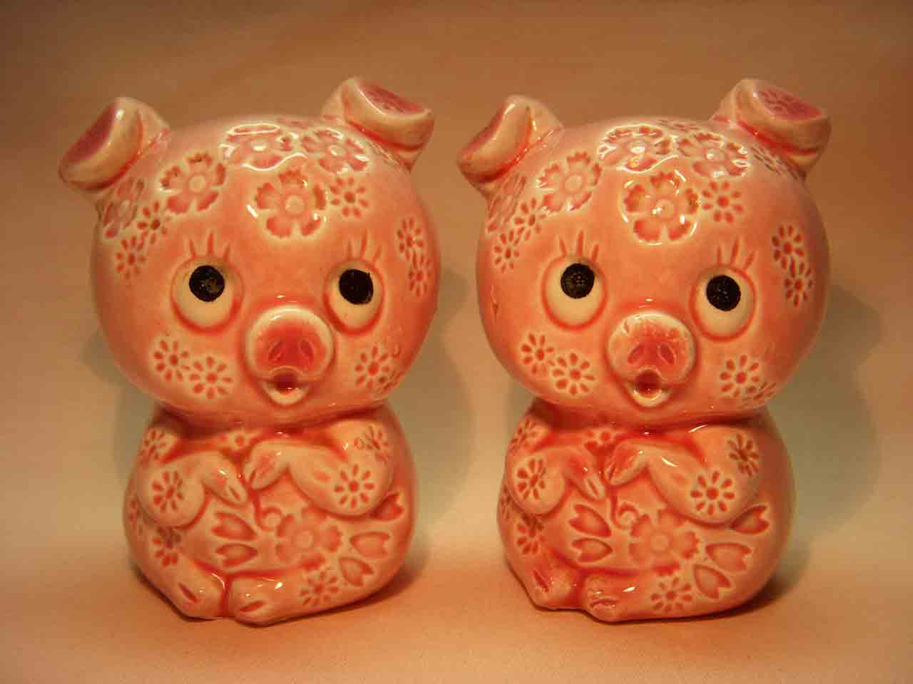 8124 Pigs salt and pepper shakers