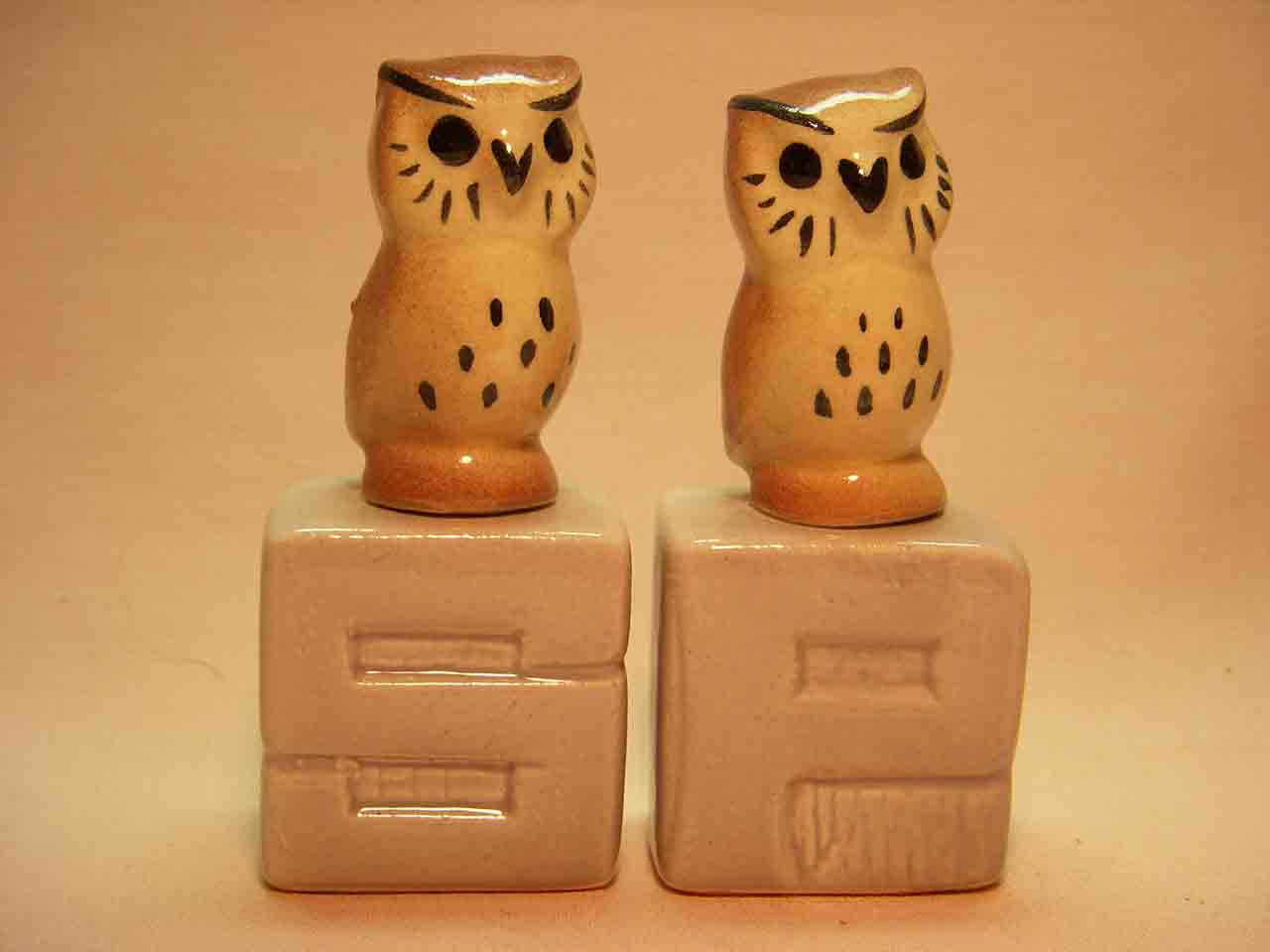 8488 Animals on S&P letters salt and pepper shakers - Owls