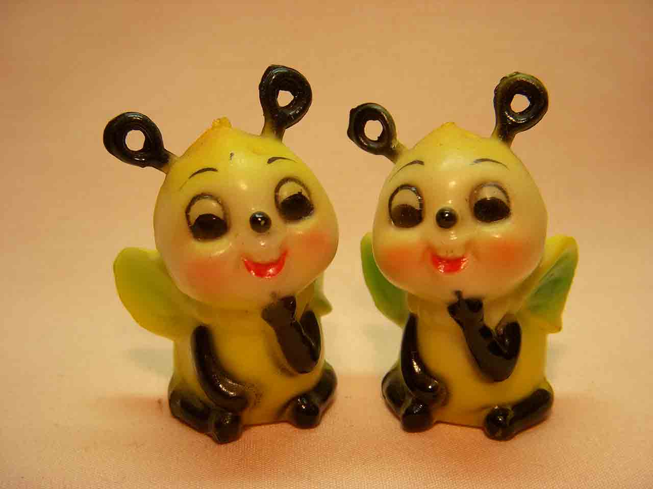 8502 Little plastic / resin bugs salt and pepper shakers - bees