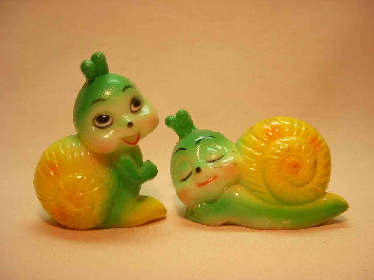 8503 Little plastic / resin bugs salt and pepper shakers - snails