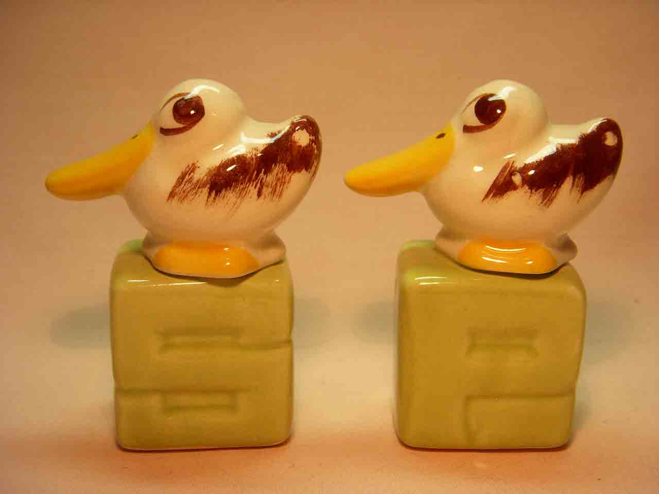 8561 Animals on S&P letters salt and pepper shakers - Ducks