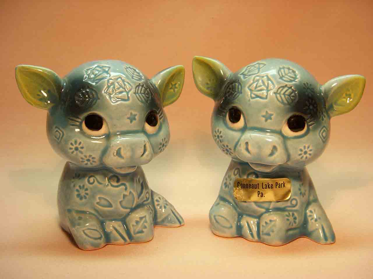 9133 Cows salt and pepper shakers