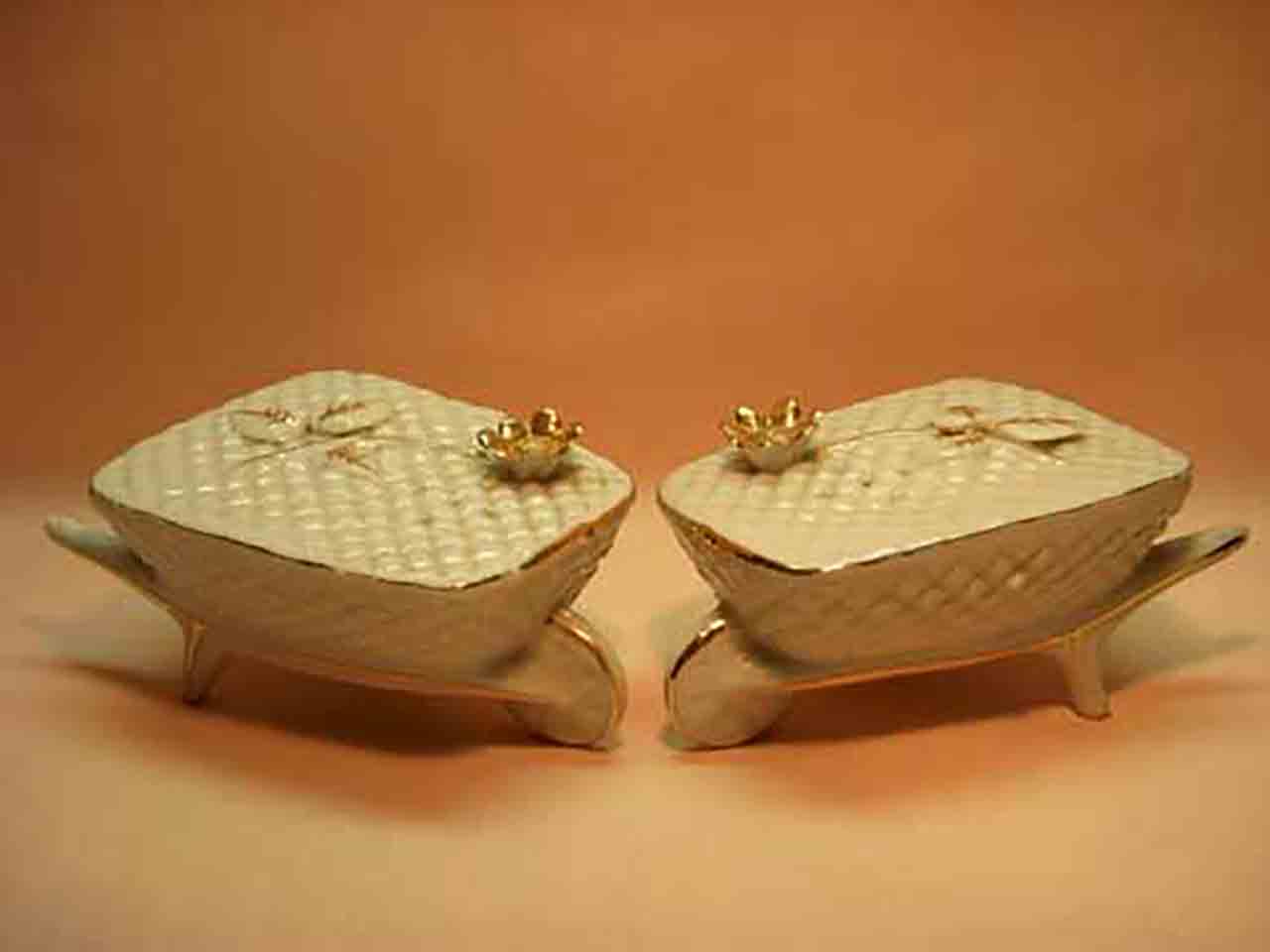 11980 Wheelbarrows salt and pepper shakers