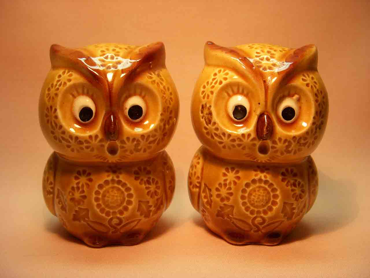 13250 Owls salt and pepper shakers