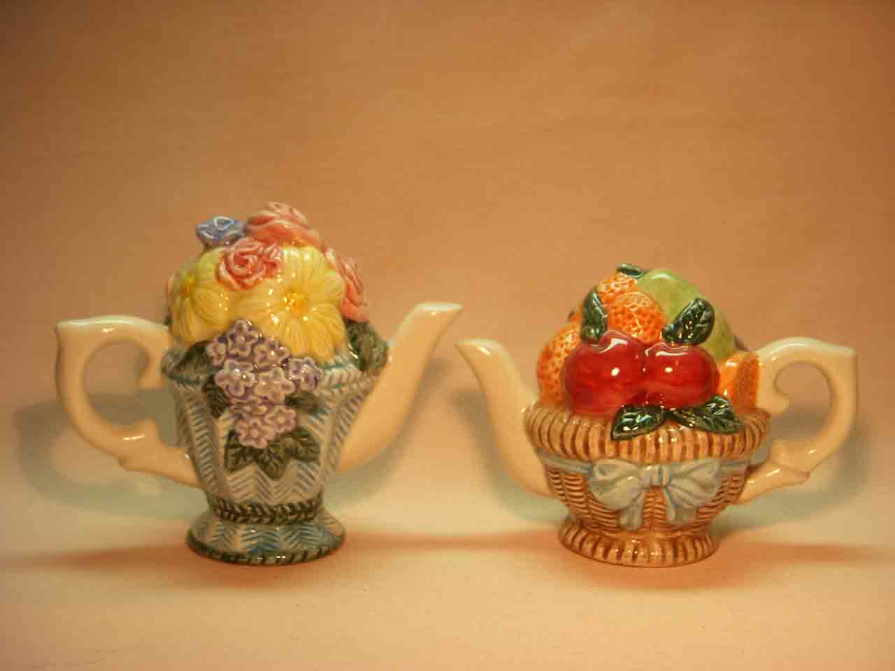 14412 OCI teapots salt and pepper shakers series