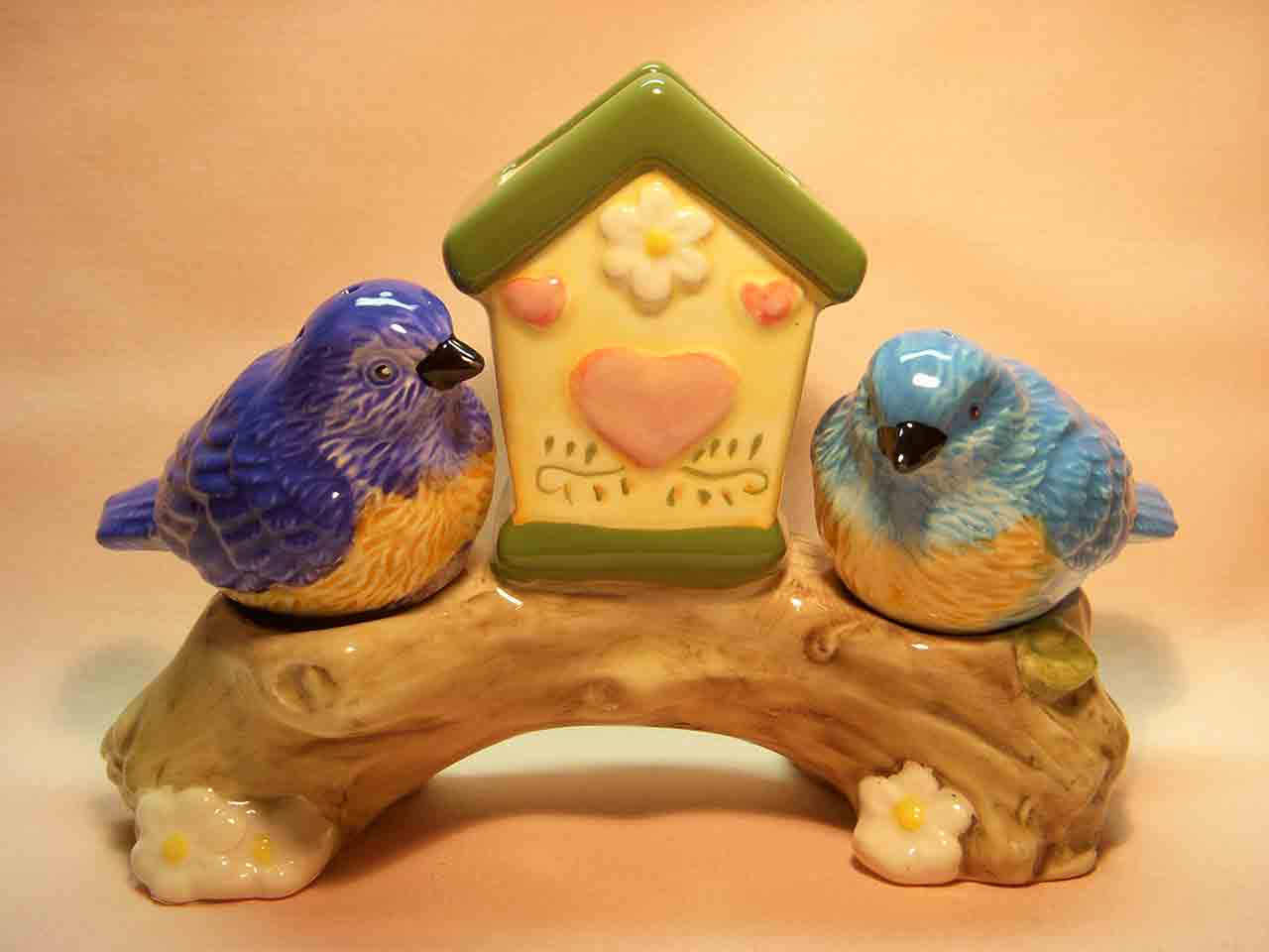 16645 Birds with birdhouse salt and pepper shakers