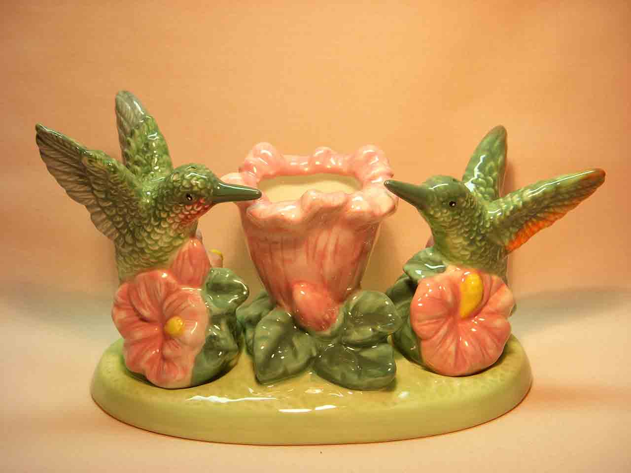 16646 Hummingbirds with flower Mwah Westland Giftware salt and pepper shakers