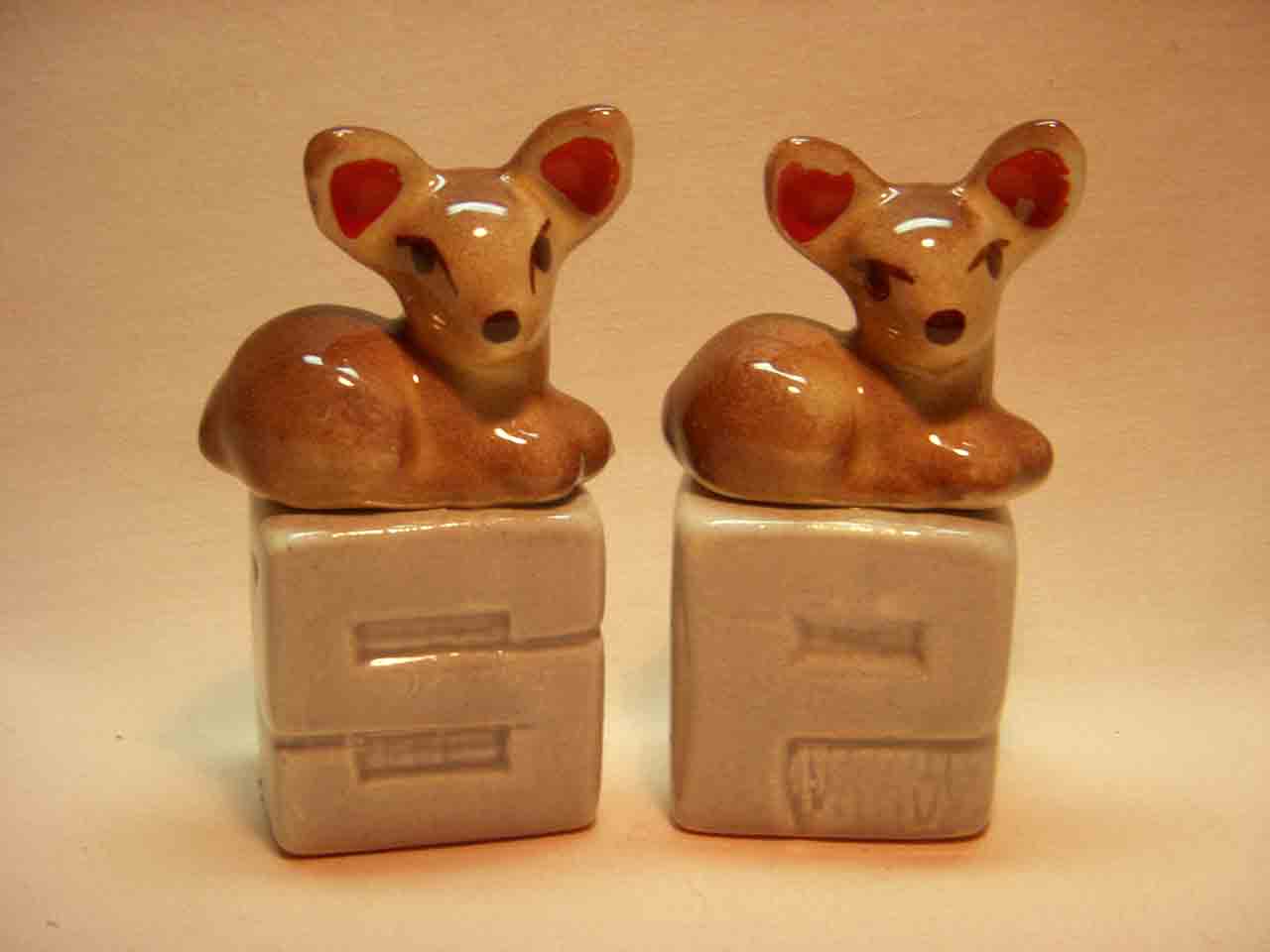 17660 Animals on S&P letters salt and pepper shakers - Deer