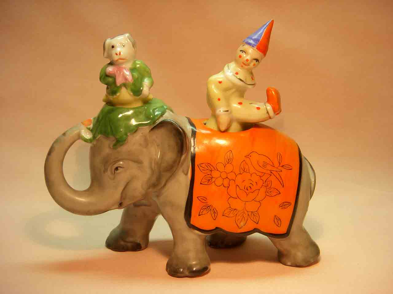 18313 Walking elephant nodder with circus clown and dog as salt and pepper shakers