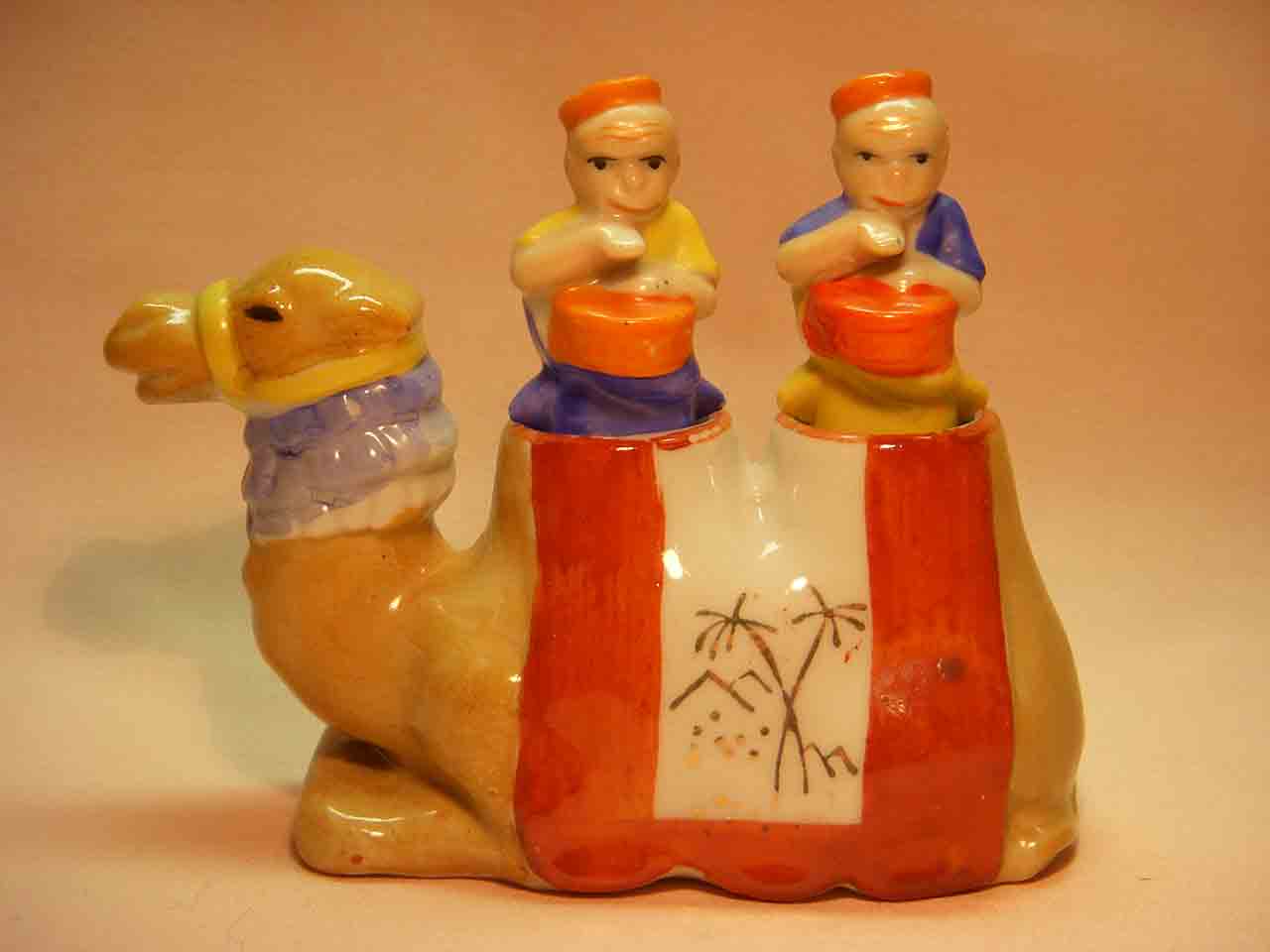 18317 Camel nodder with monkeys as salt and pepper shakers