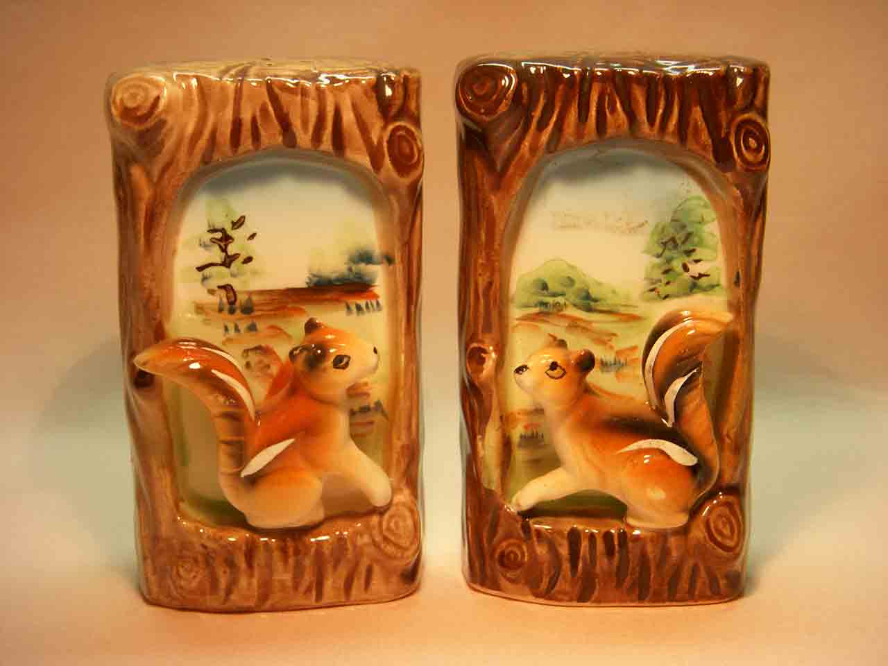 18701 Squirrels on tree trunk picture frames salt and pepper shakers