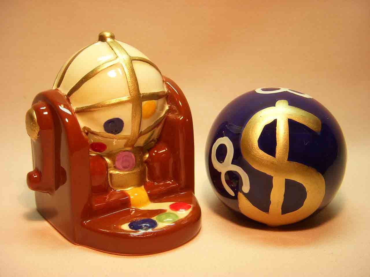 19260 Gambling salt and pepper shakers
