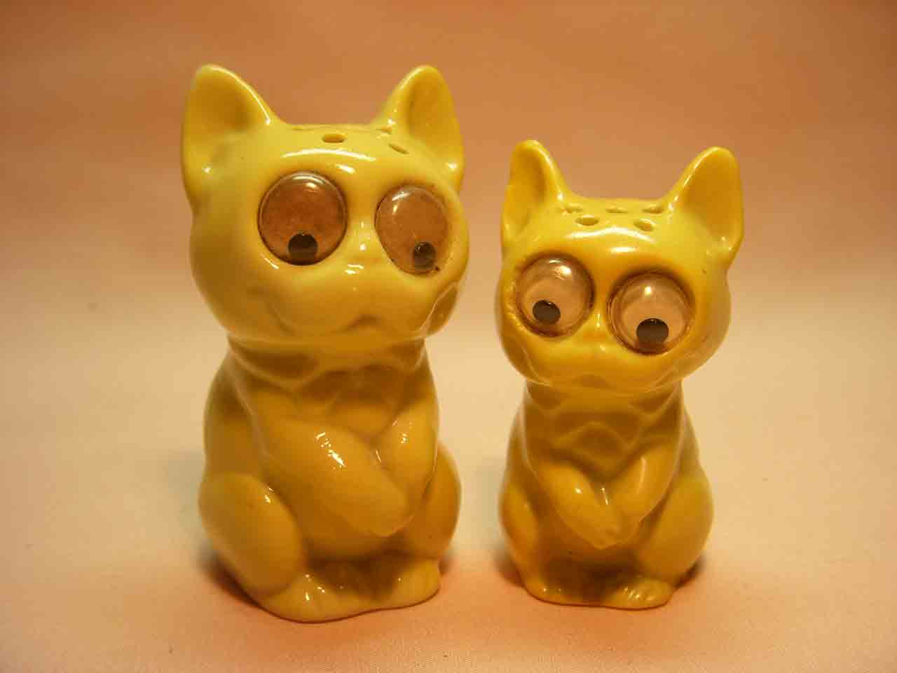 19620 Germany google-eyed animal salt and pepper shakers - cats
