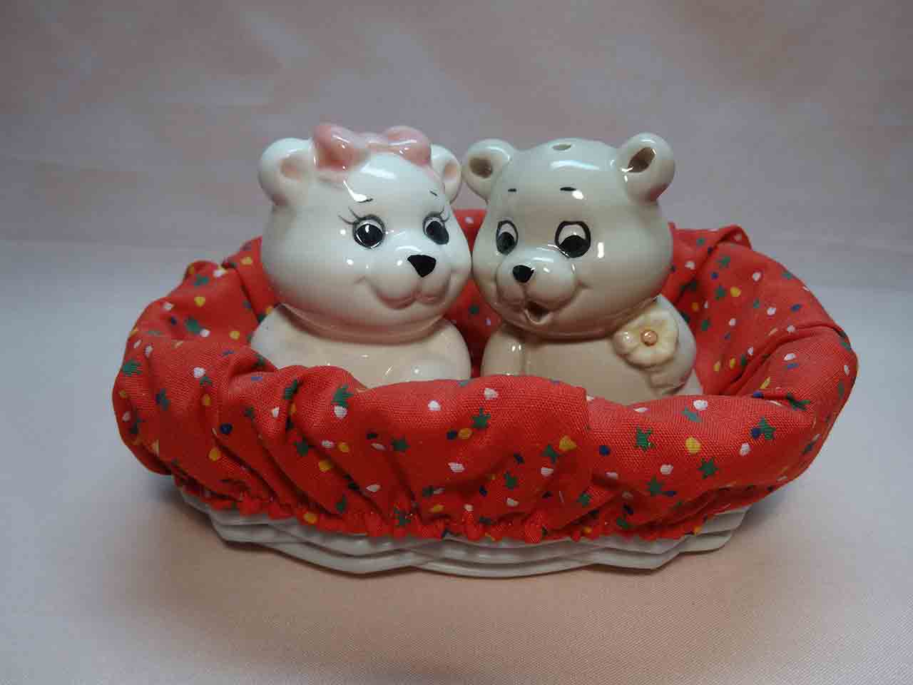 20464 Bears salt and pepper shakers