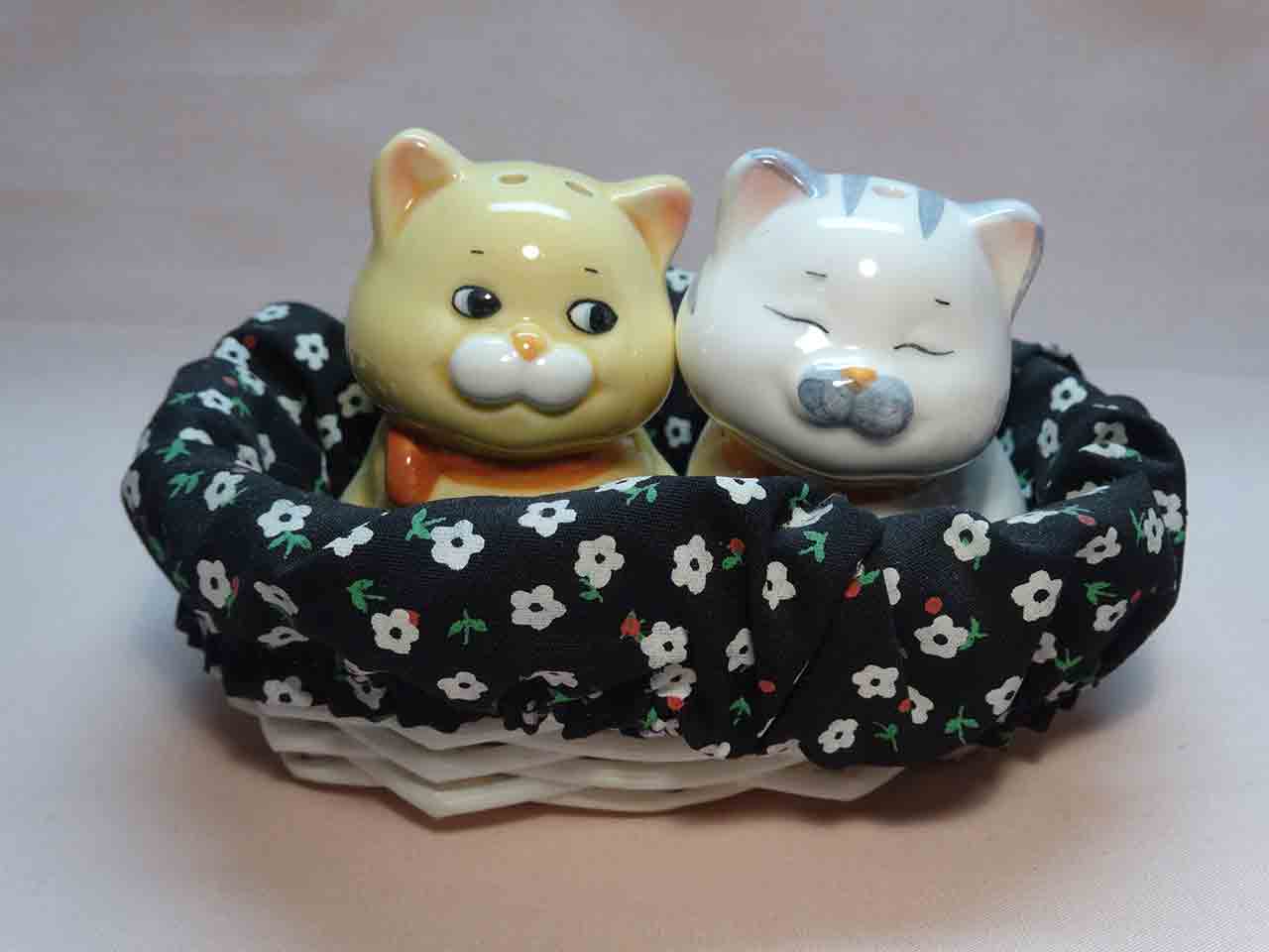 20467 Cats salt and pepper shakers