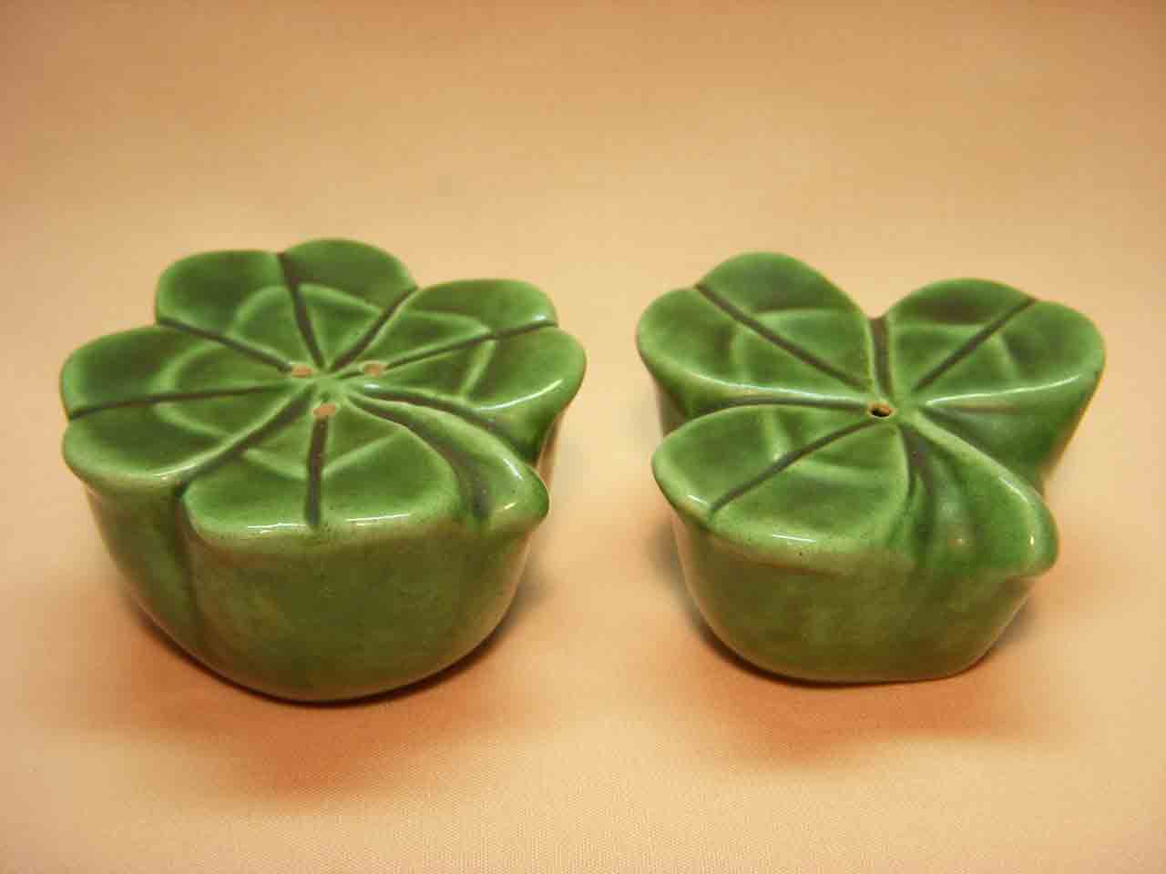 21590 Vallona Starr four leaf and three leaf clovers salt and pepper shakers