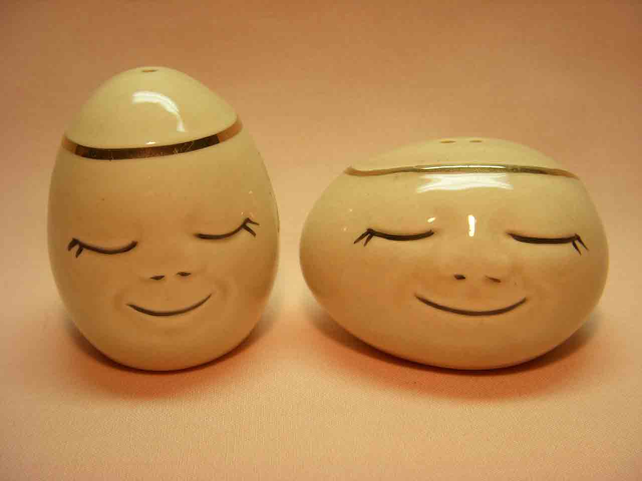 21592 Vallona Starr couple of good eggs salt and pepper shakers