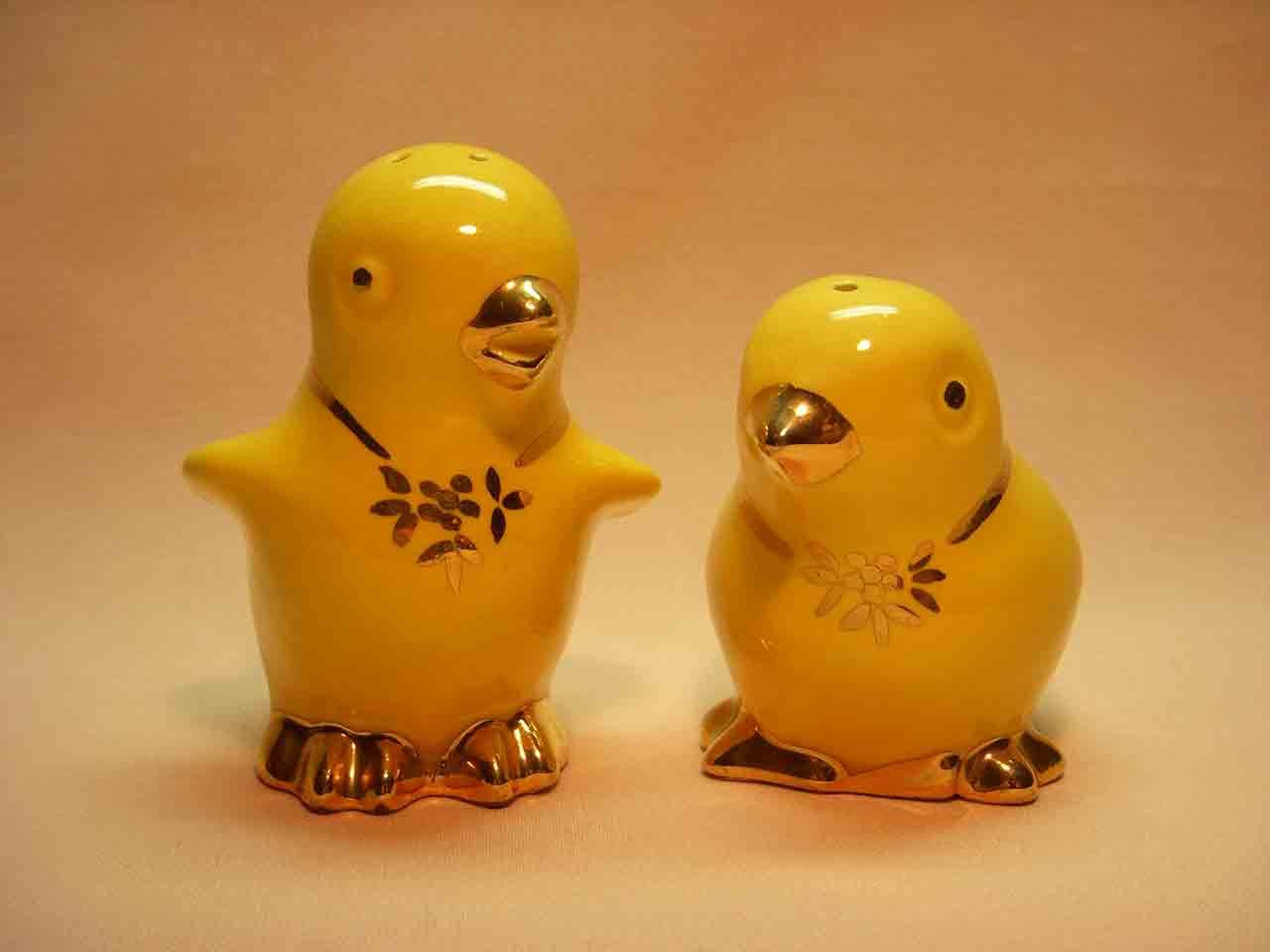 21606 Vallona Starr chicks salt and pepper shakers