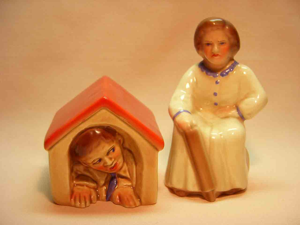 21625 Vallona Starr man in doghouse with wife salt and pepper shakers