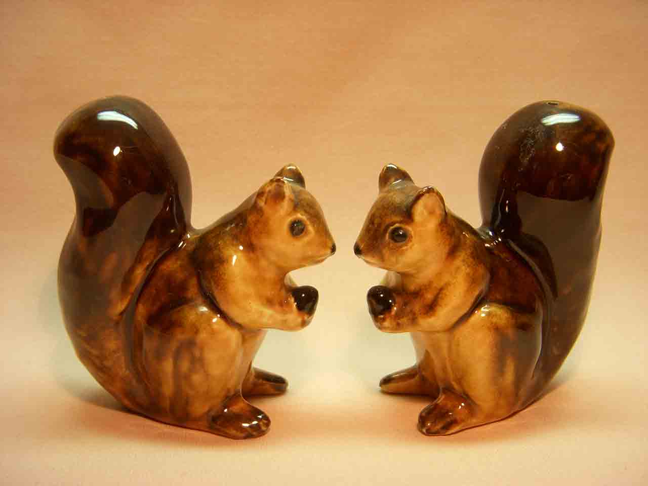 21642 Vallona Starr brown squirrels salt and pepper shakers