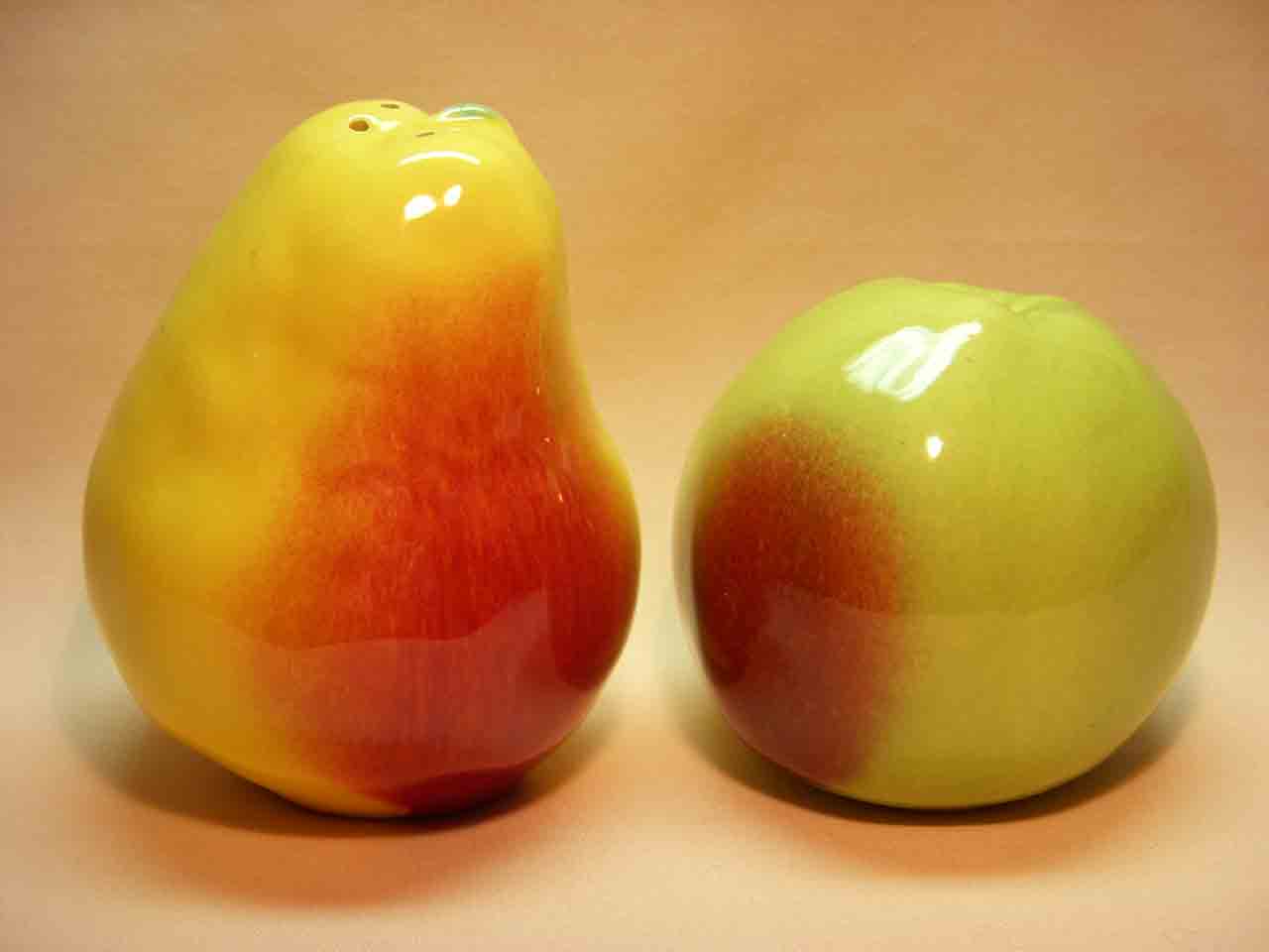 21669 Vallona Starr pear and apple salt and pepper shakers