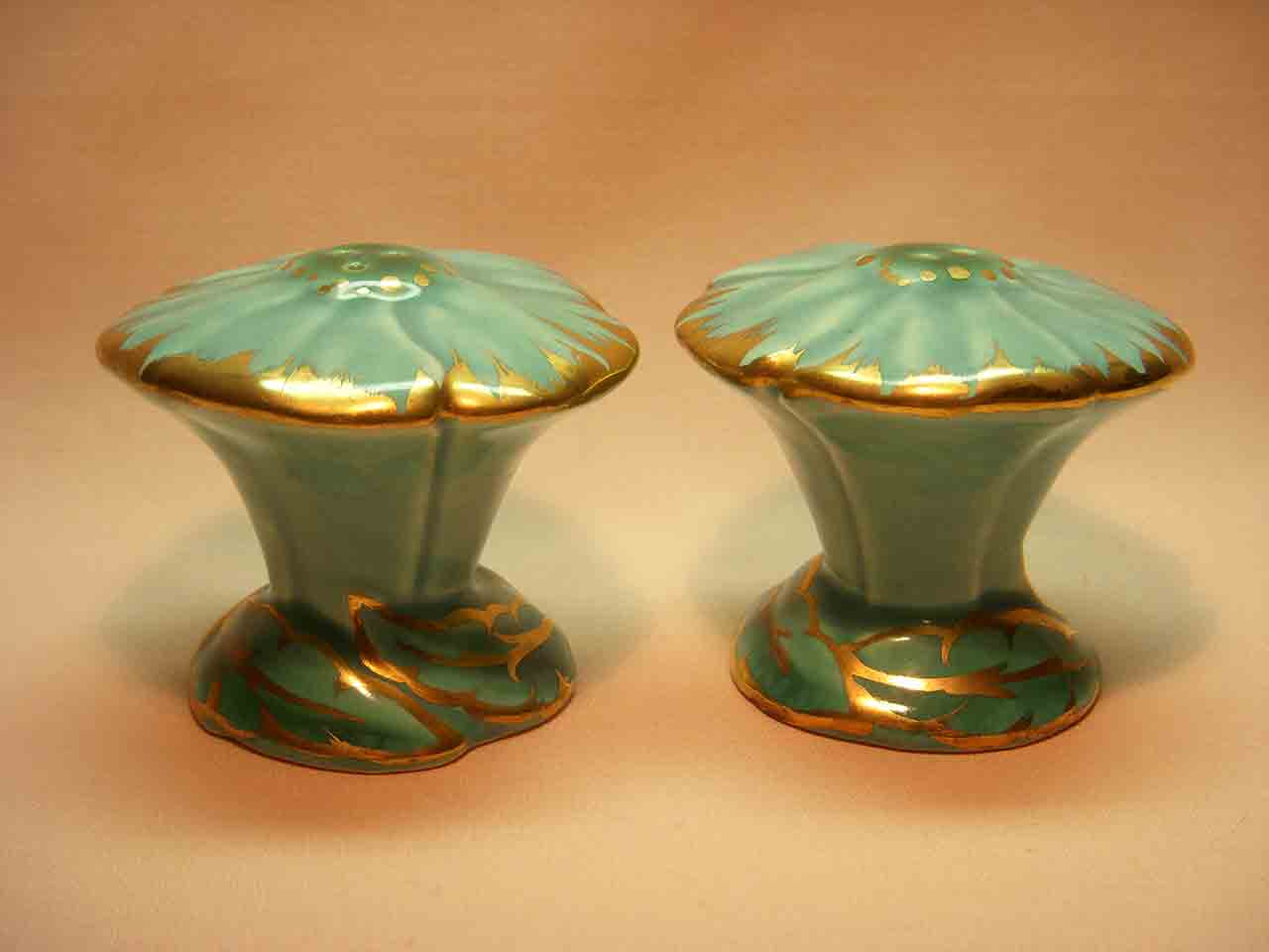21684 Vallona Starr cosmos salt and pepper shakers