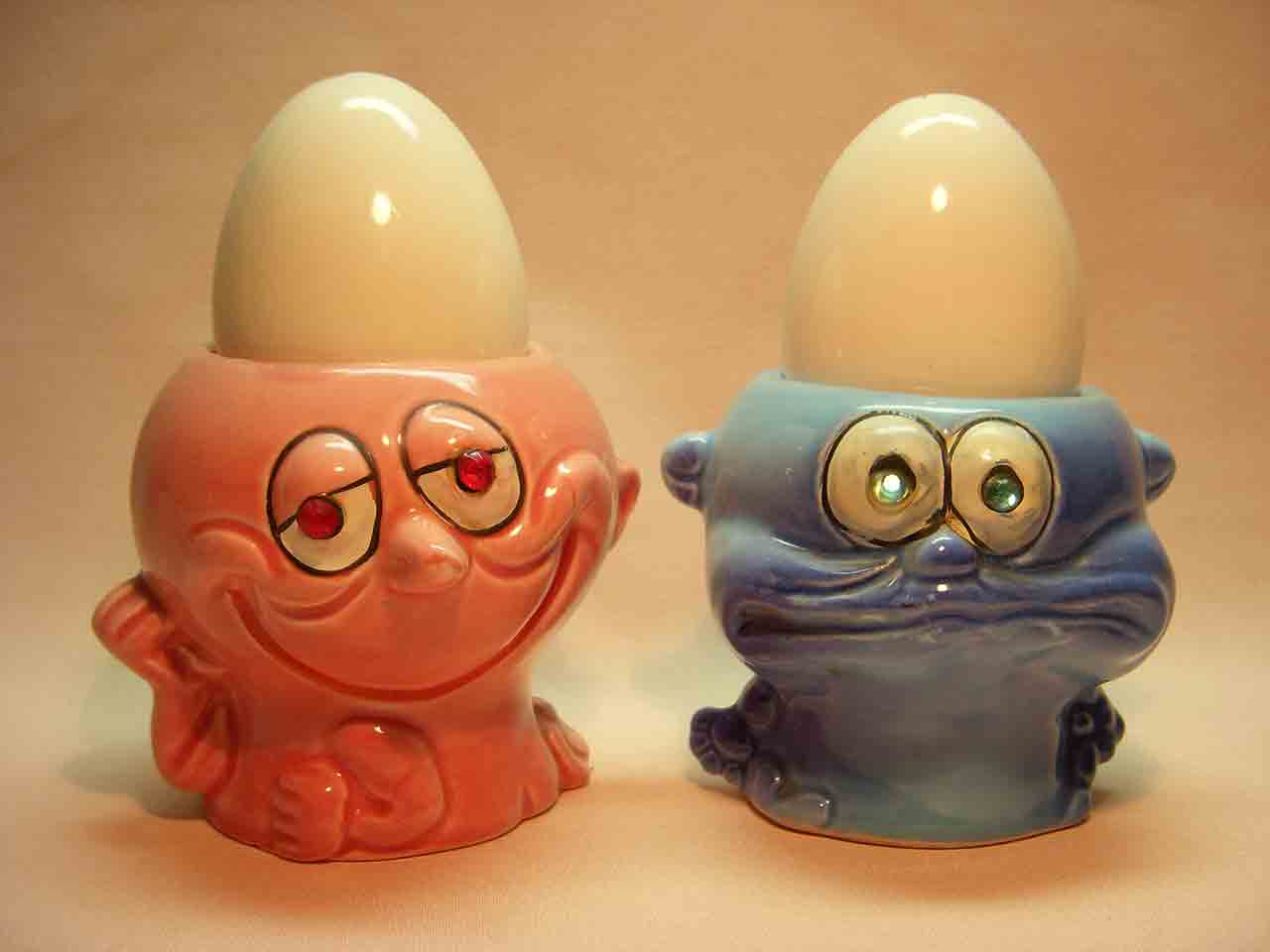 21930 Kreiss Psycho egg cups with egg salt and pepper shakers