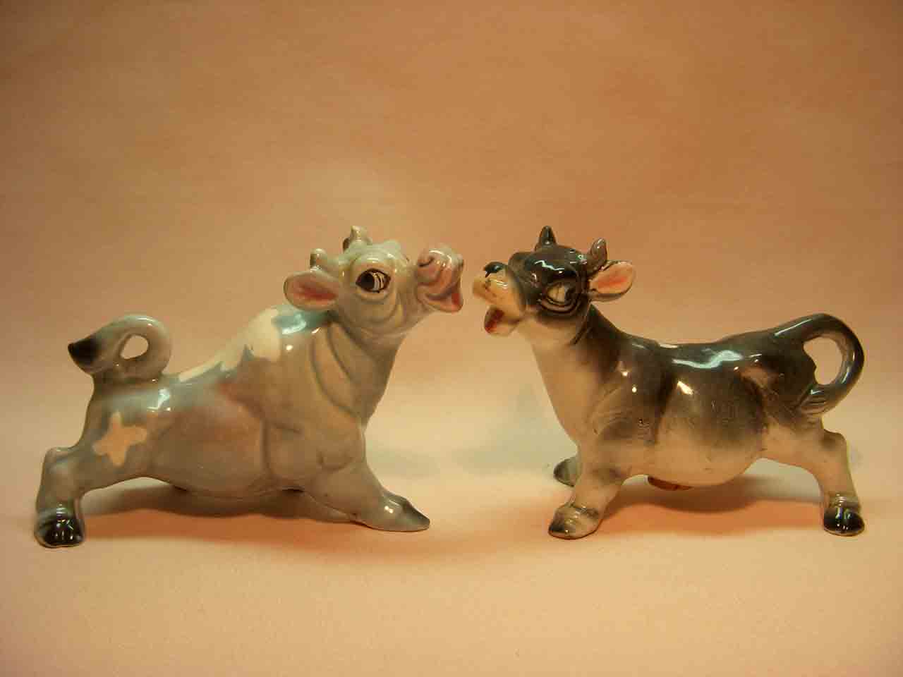 21937 Kreiss cows salt and pepper shakers