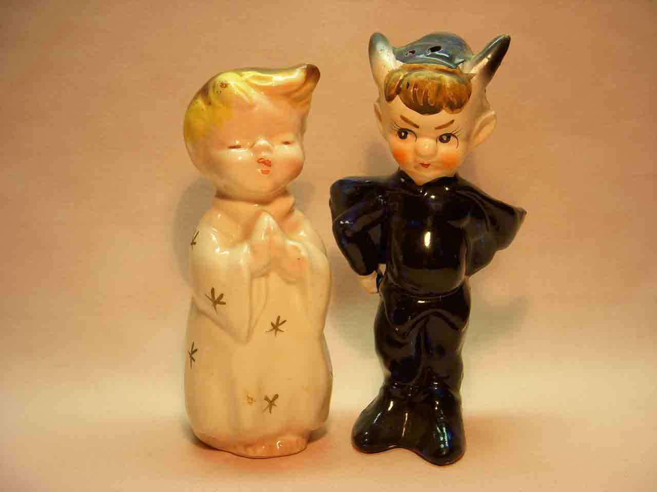 21939 Kreiss Little Devil salt and pepper shakers